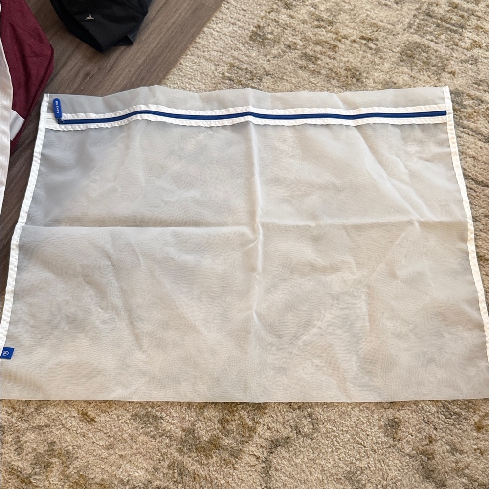 NEW Rothy’s The Easy Wash Bag Rothys Zip Mesh Laundry Bag
